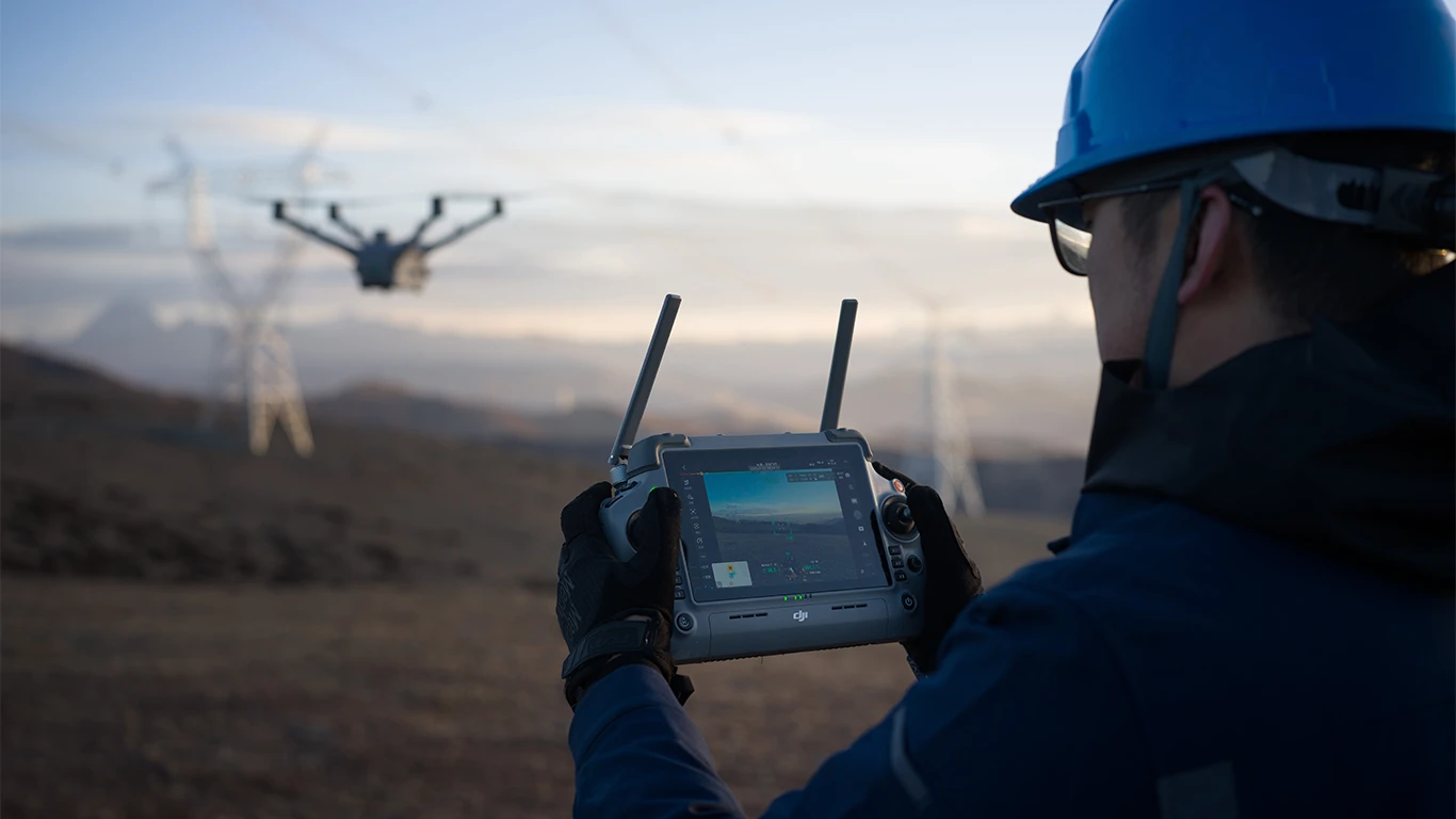 DJI Matrice 4D im Einsatz für Infrastruktur-Inspektionen