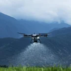Agras T100 Spreading a field - Dronesolutions Schweiz GmbH