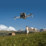 dji mini 5 pro lifestyle-In den bergen